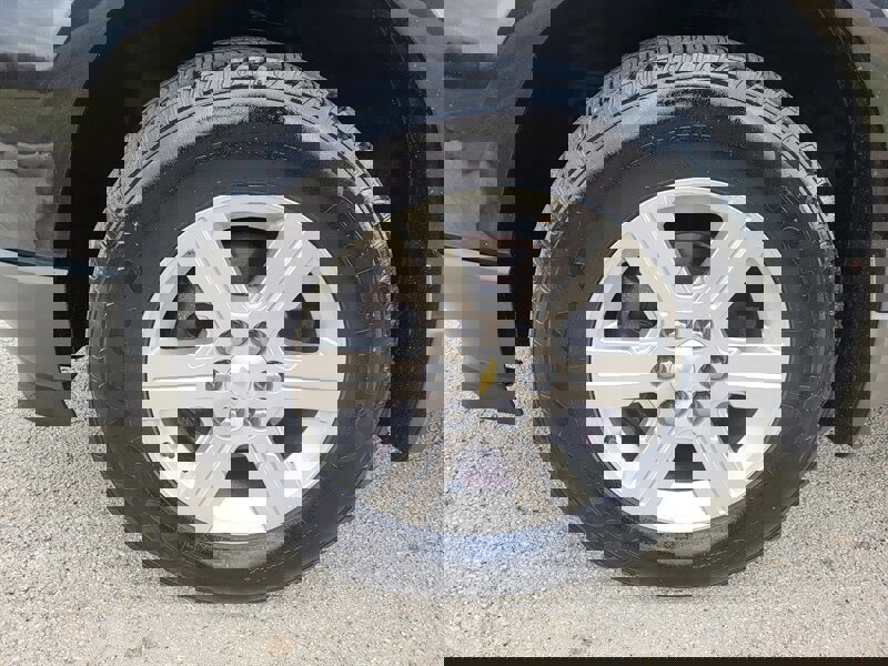 Used 2012 Chevrolet Traverse LT image 28