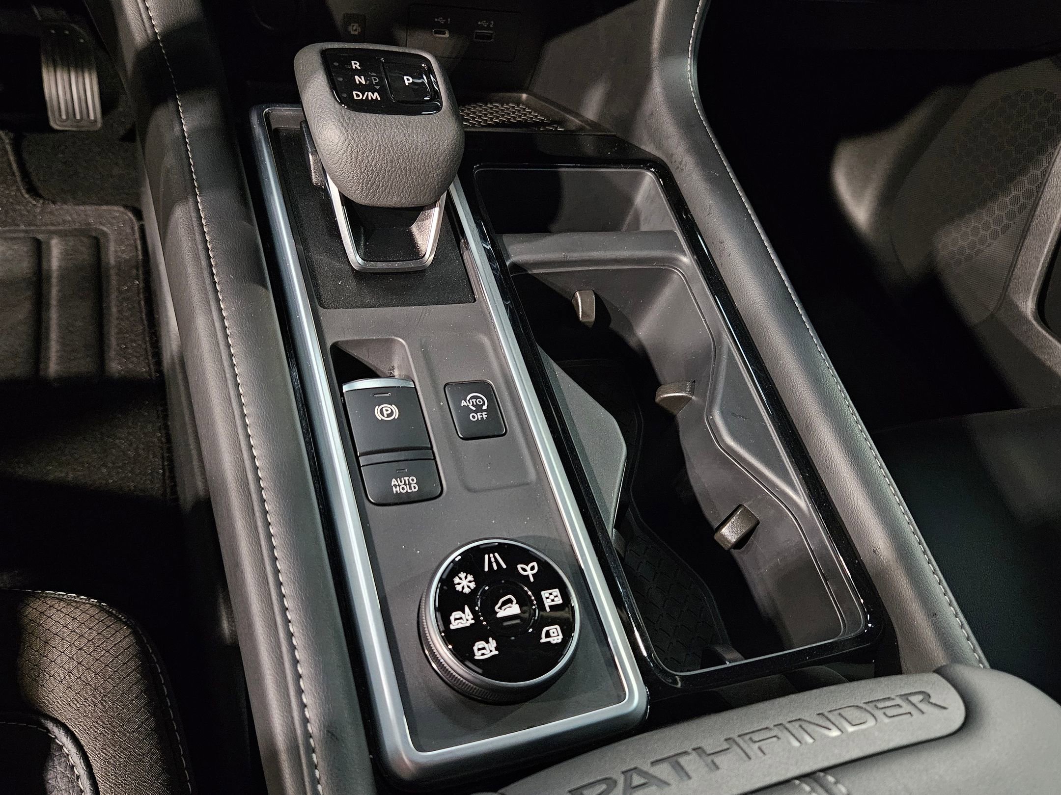 Used 2025 Nissan Pathfinder SL w/ Cargo Package image 32