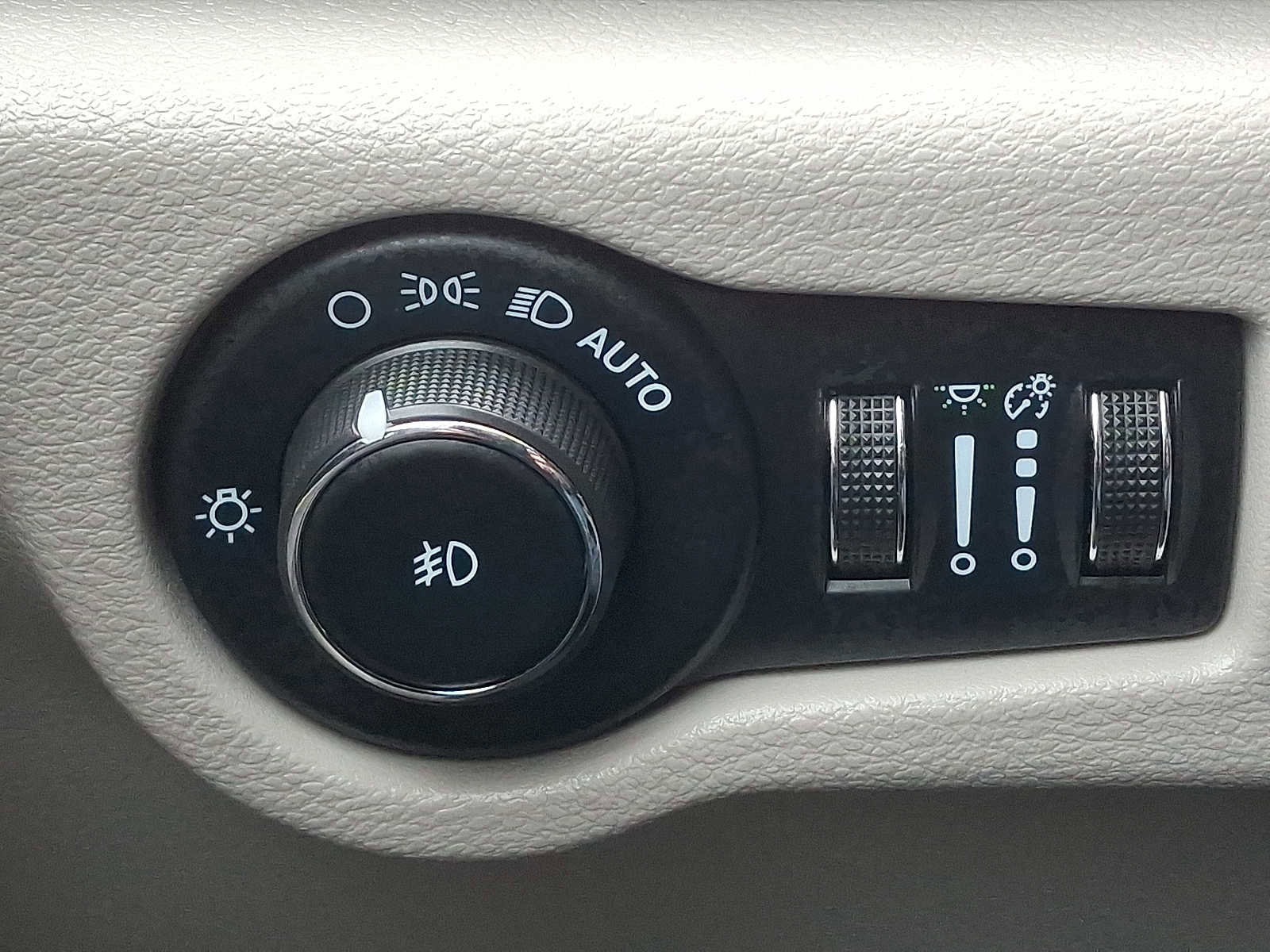 Used 2024 Chrysler Pacifica Touring-L image 24