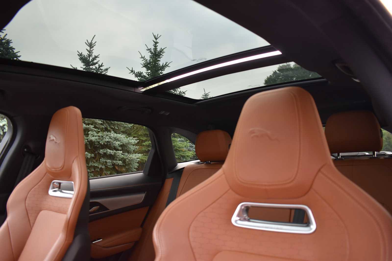 Used 2024 Jaguar F-PACE R-Dynamic S AWD/4WD image 10