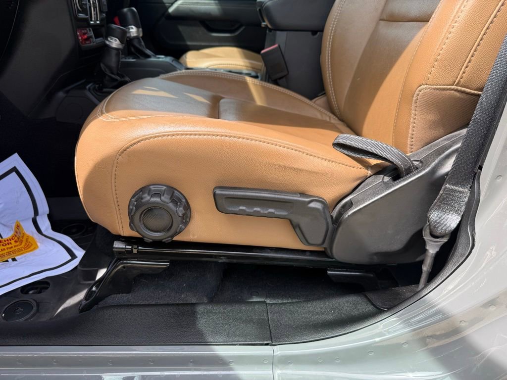 Used 2022 Jeep Wrangler Unlimited Rubicon w/ LED Lighting Group AWD/4WD image 27