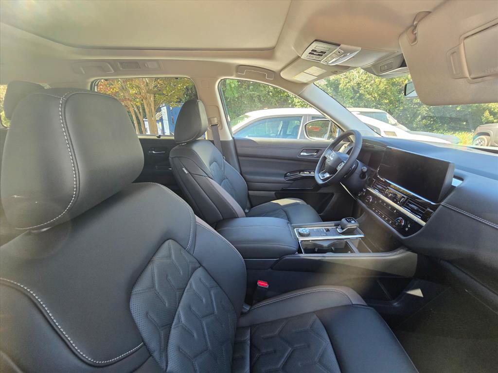New 2026 Nissan Pathfinder Platinum AWD/4WD image 9