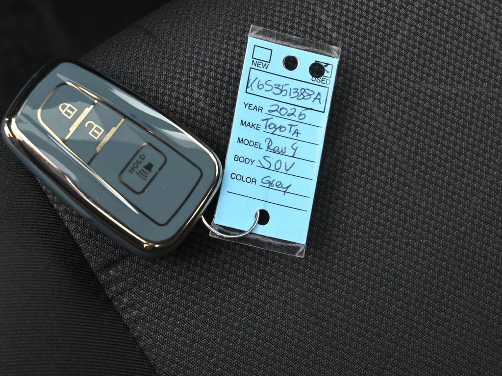 Used 2025 Toyota RAV4 XLE image 18