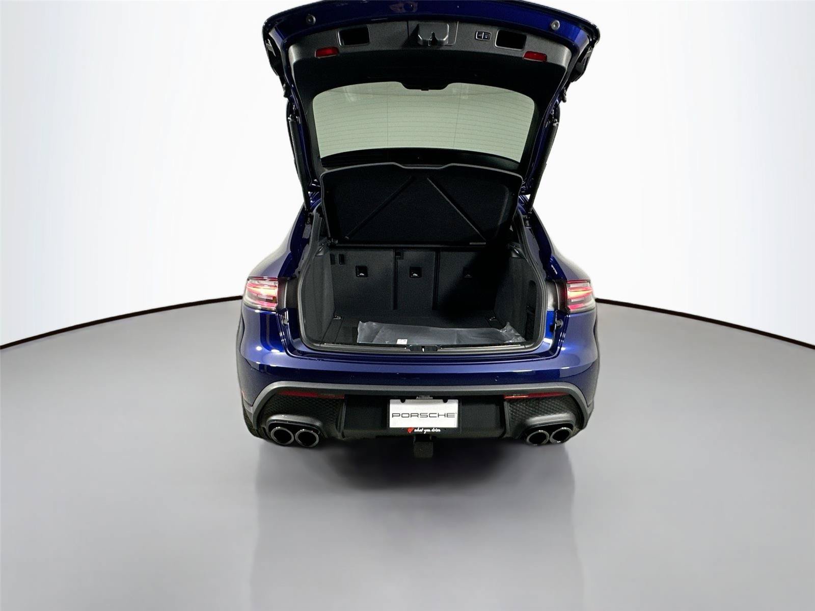 Certified 2026 Porsche Macan Turbo AWD/4WD image 35