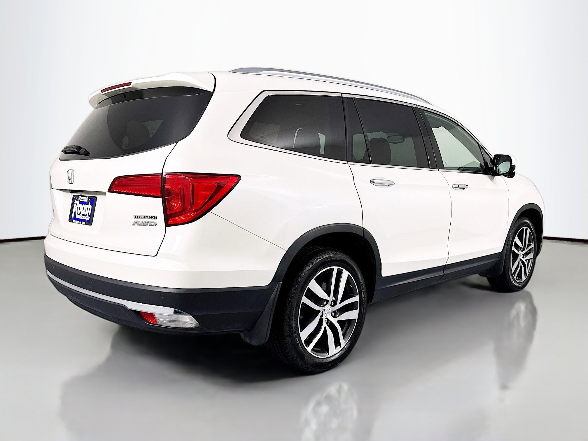 Certified 2018 Honda Pilot Touring image 5