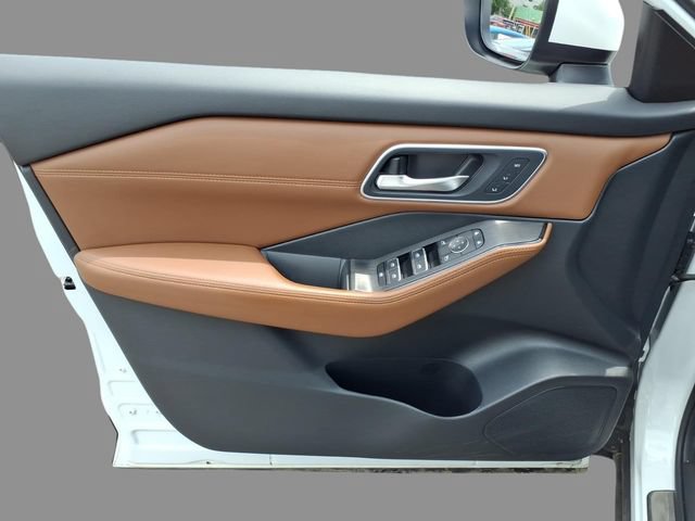 Certified 2024 Nissan Rogue Platinum w/ Platinum Premium Package AWD/4WD image 16
