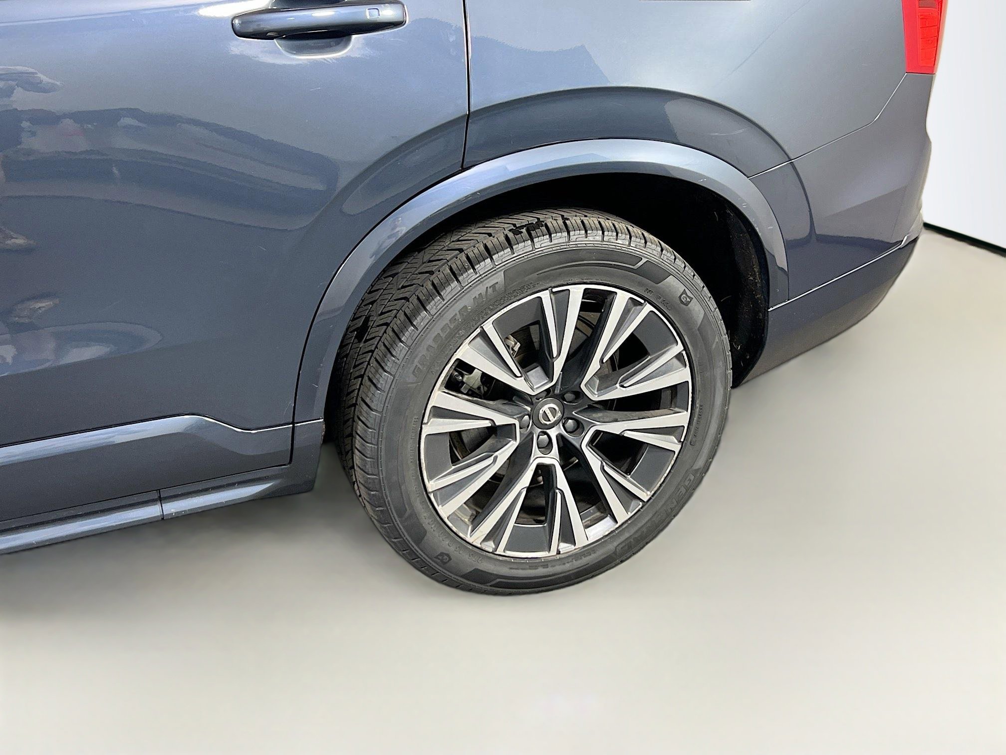 Used 2022 Volvo XC90 T5 Momentum w/ Climate Package image 29