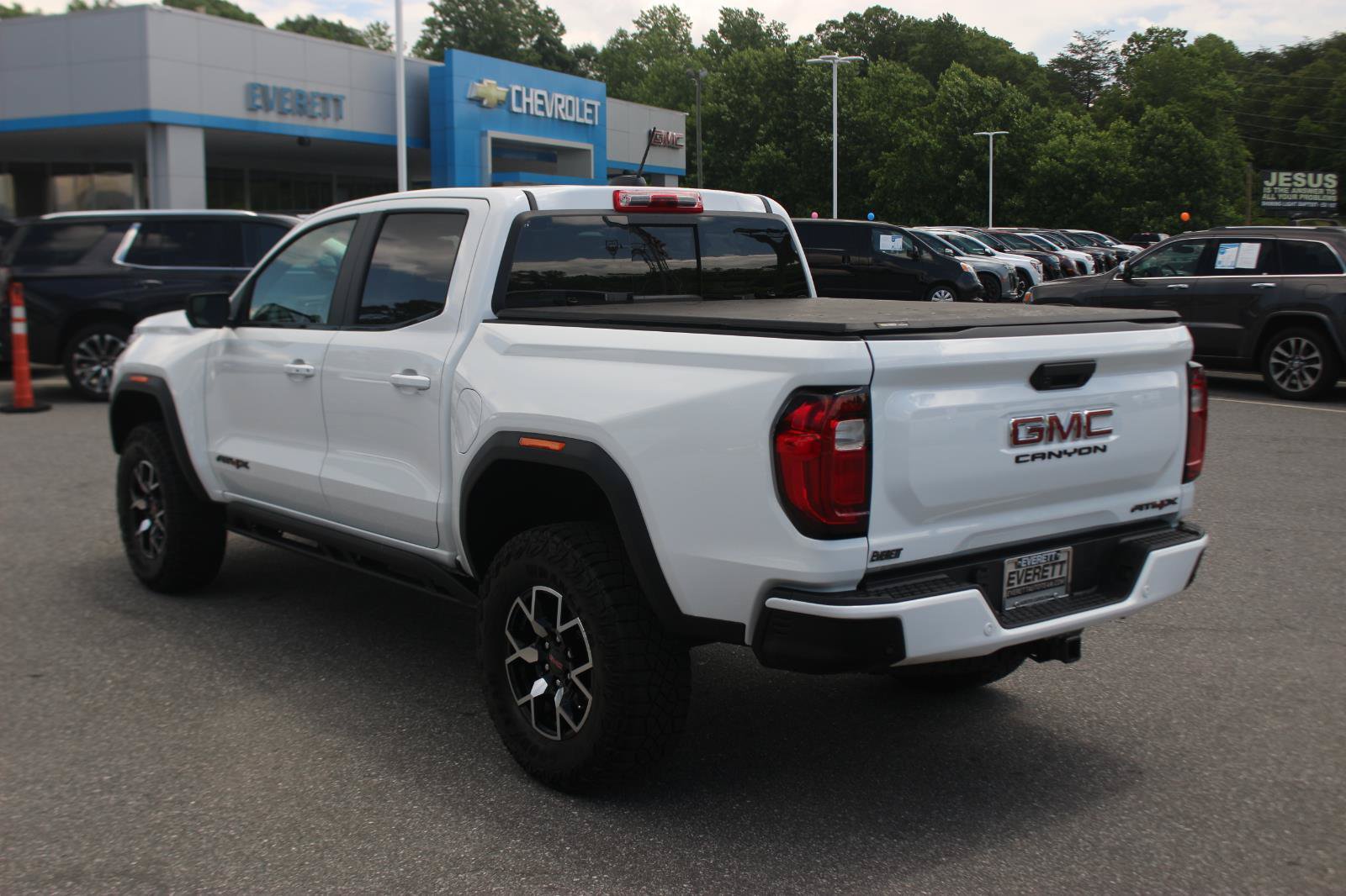 Used 2024 GMC Canyon AT4X AWD/4WD image 6