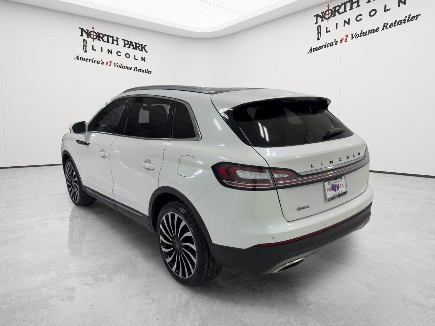 Used 2022 Lincoln Nautilus Black Label w/ Cargo Utility Package AWD/4WD image 3