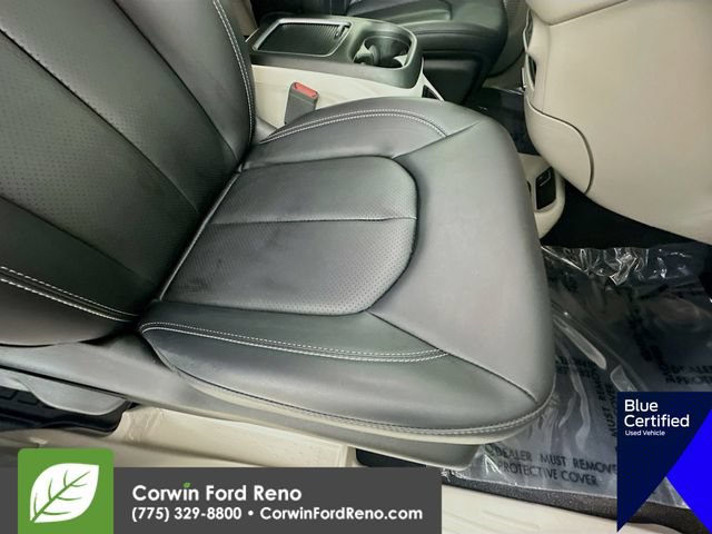Used 2024 Chrysler Pacifica Touring-L AWD/4WD image 31