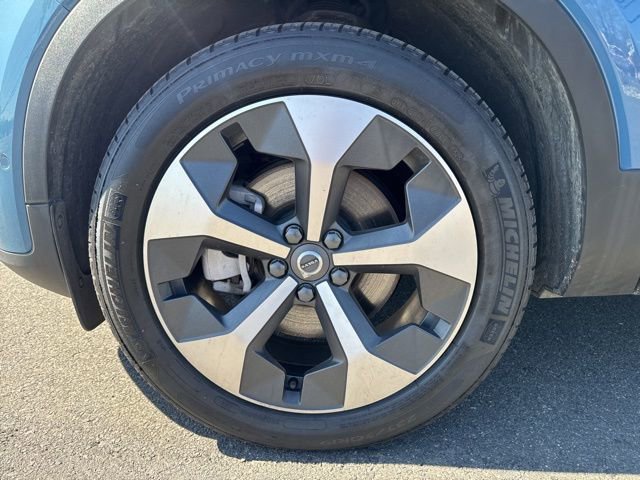 Certified 2025 Volvo XC40 B5 Plus image 9