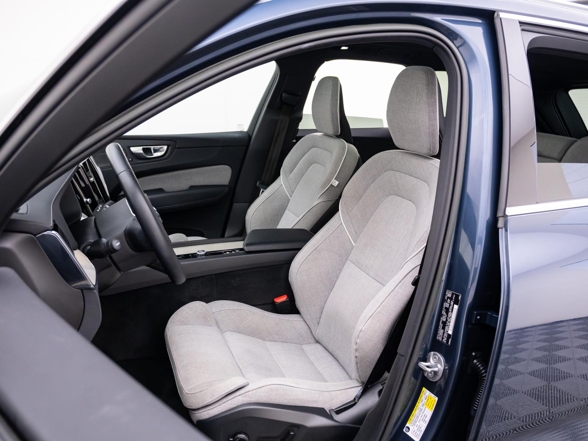 Used 2023 Volvo XC60 T8 Ultimate AWD/4WD image 14
