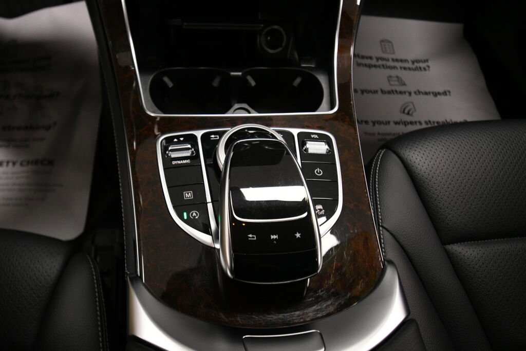 Used 2019 Mercedes-Benz GLC 300 4MATIC image 17