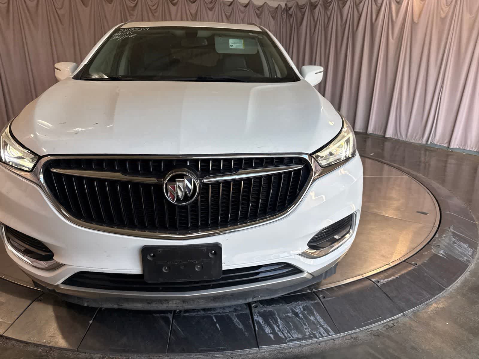 Used 2020 Buick Enclave Essence w/ Sound and Sites Package AWD/4WD image 2