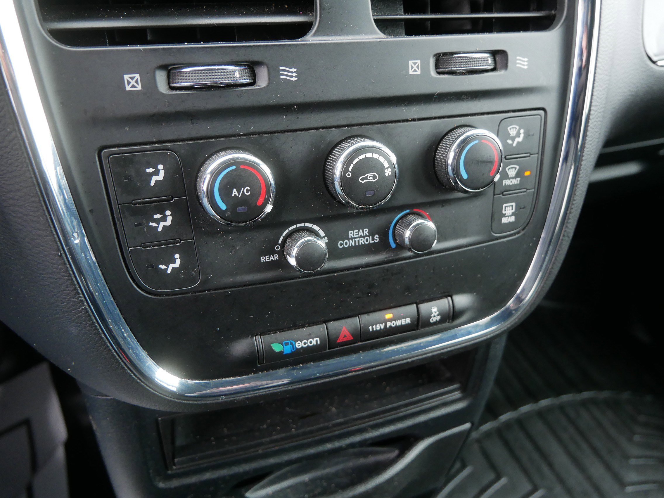 Certified 2016 Dodge Grand Caravan SE image 22