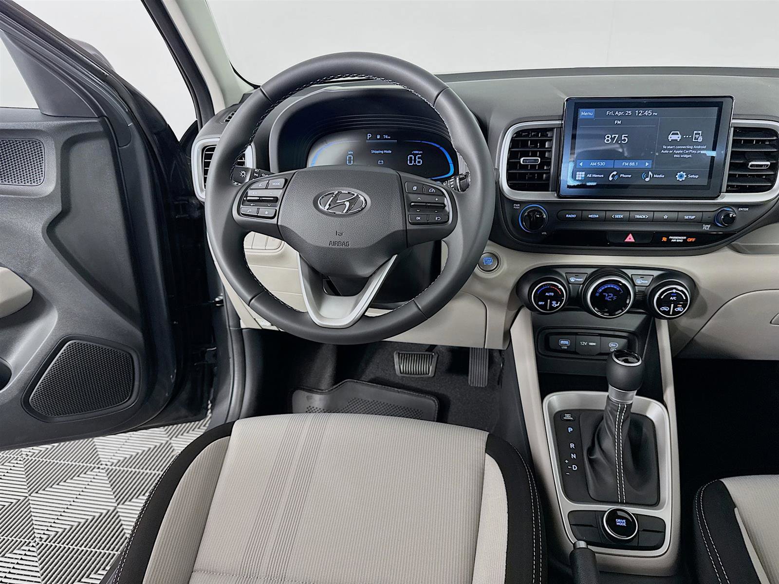 New 2025 Hyundai Venue SEL image 22