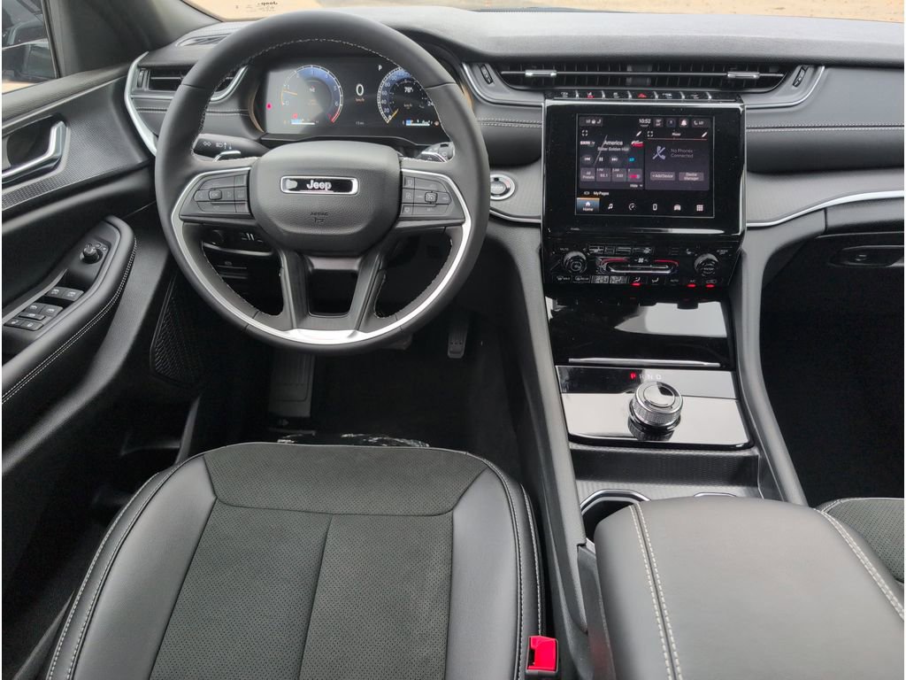 New 2025 Jeep Grand Cherokee Altitude image 32