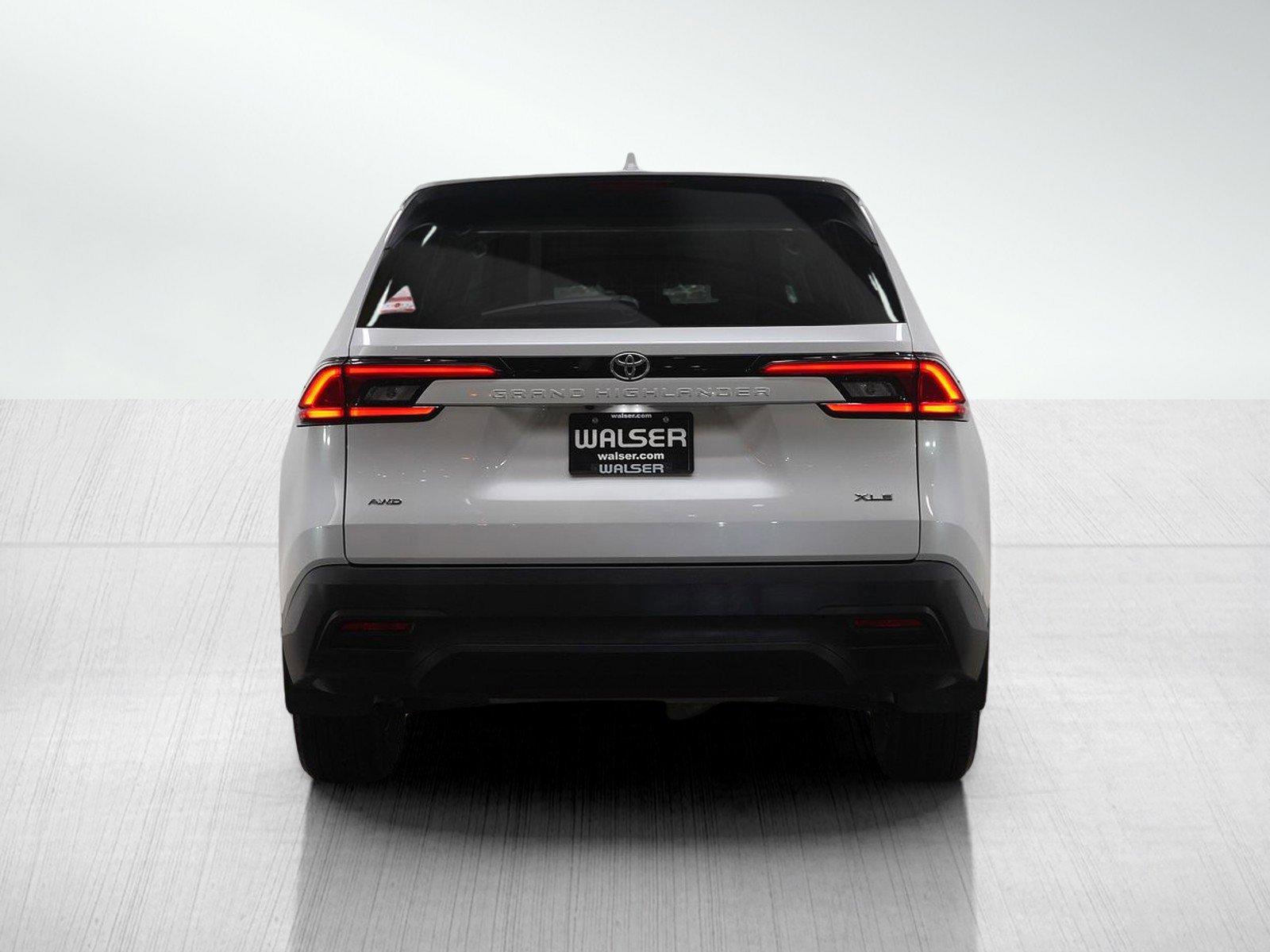 Used 2024 Toyota Grand Highlander XLE image 4
