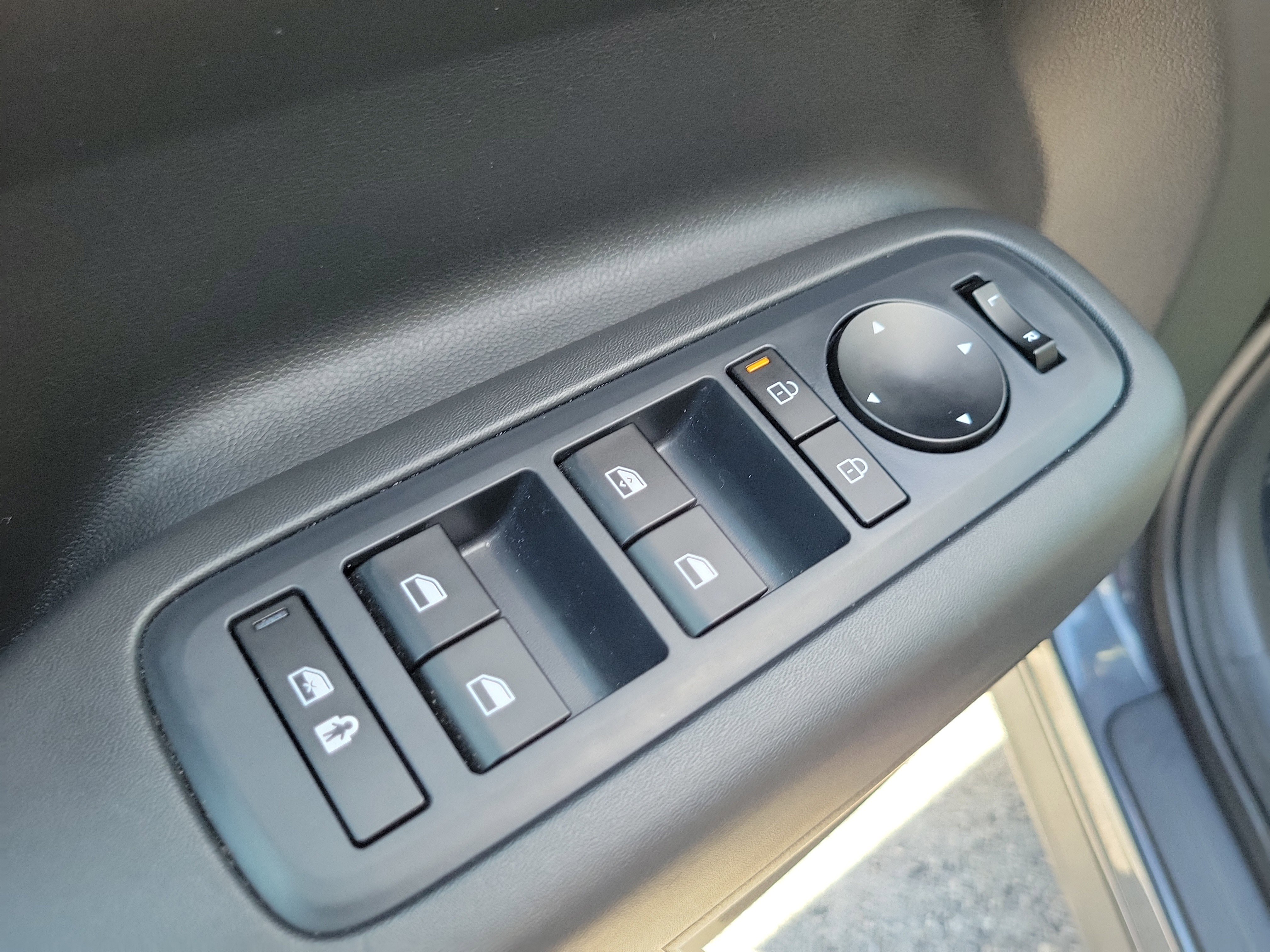 Used 2025 Hyundai Santa Fe SE image 23