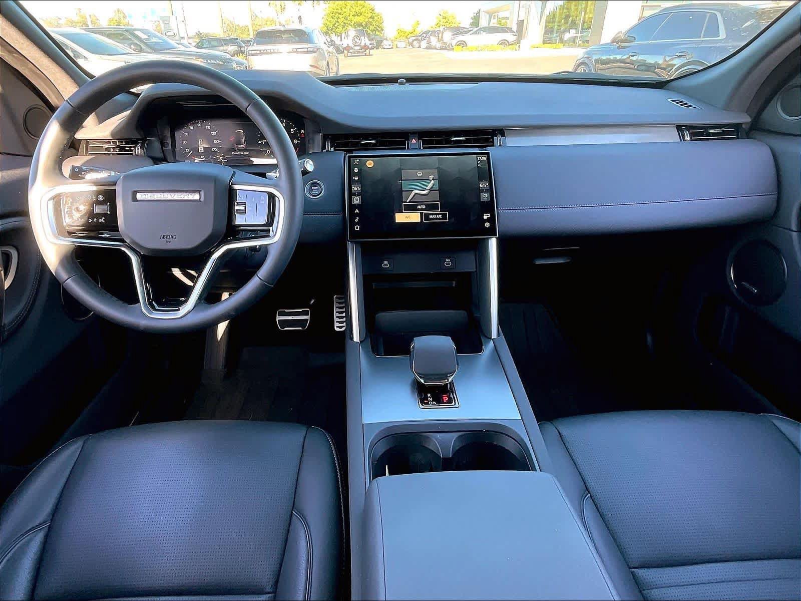 Used 2025 Land Rover Discovery Sport Dynamic SE AWD/4WD image 18