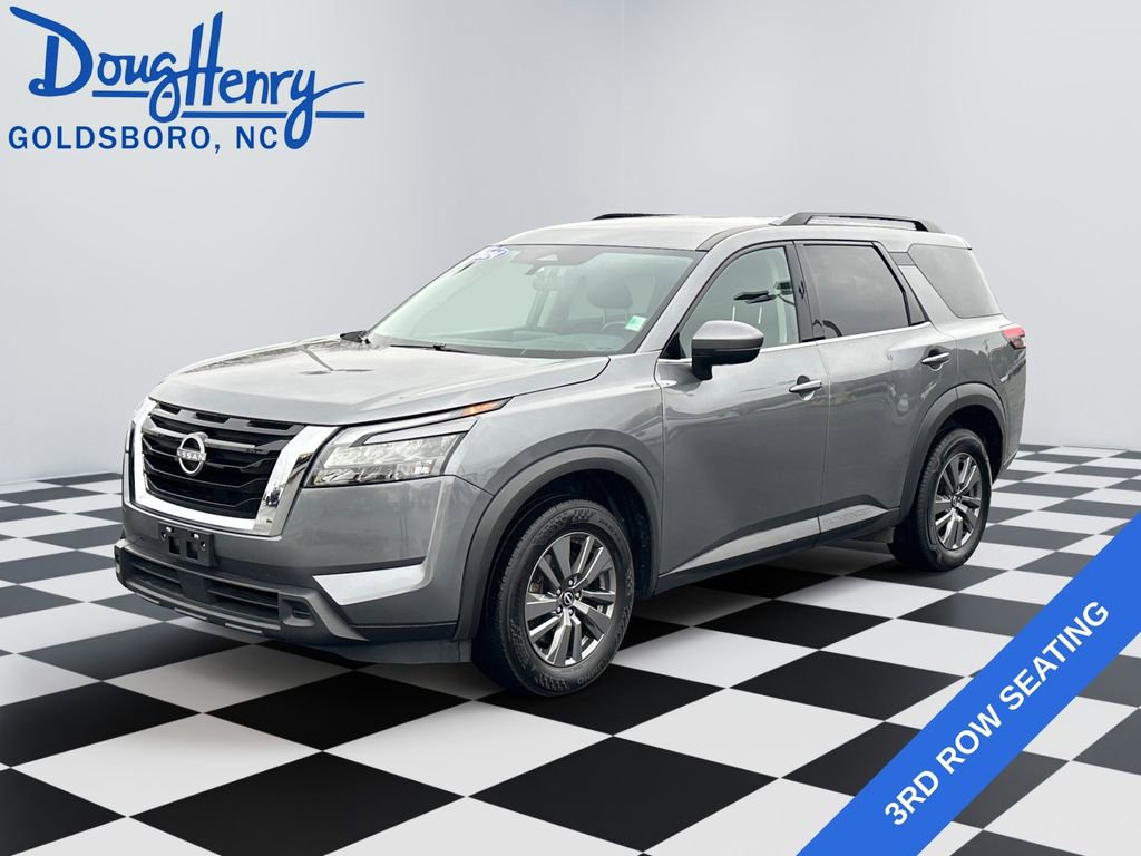 Used 2024 Nissan Pathfinder SV image 1