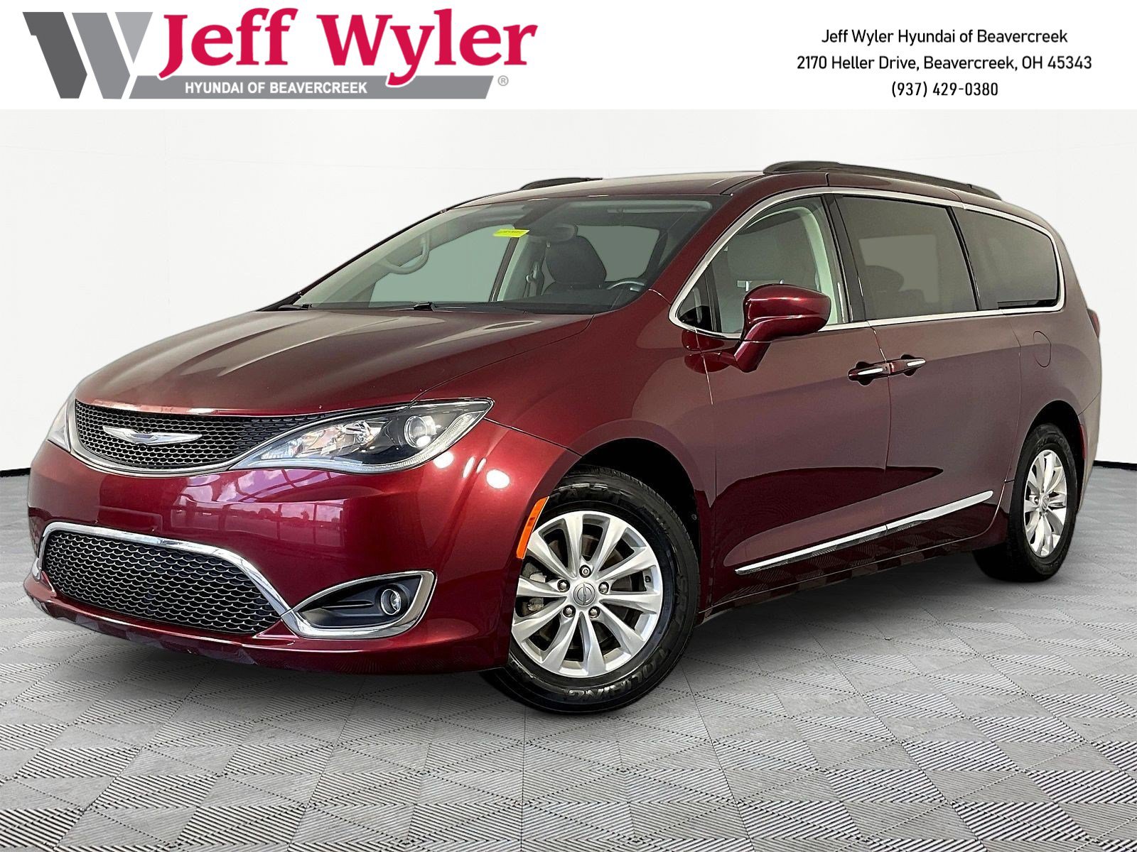 Used 2017 Chrysler Pacifica Touring-L FWD image 1