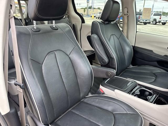 Used 2022 Chrysler Pacifica Limited AWD/4WD image 29