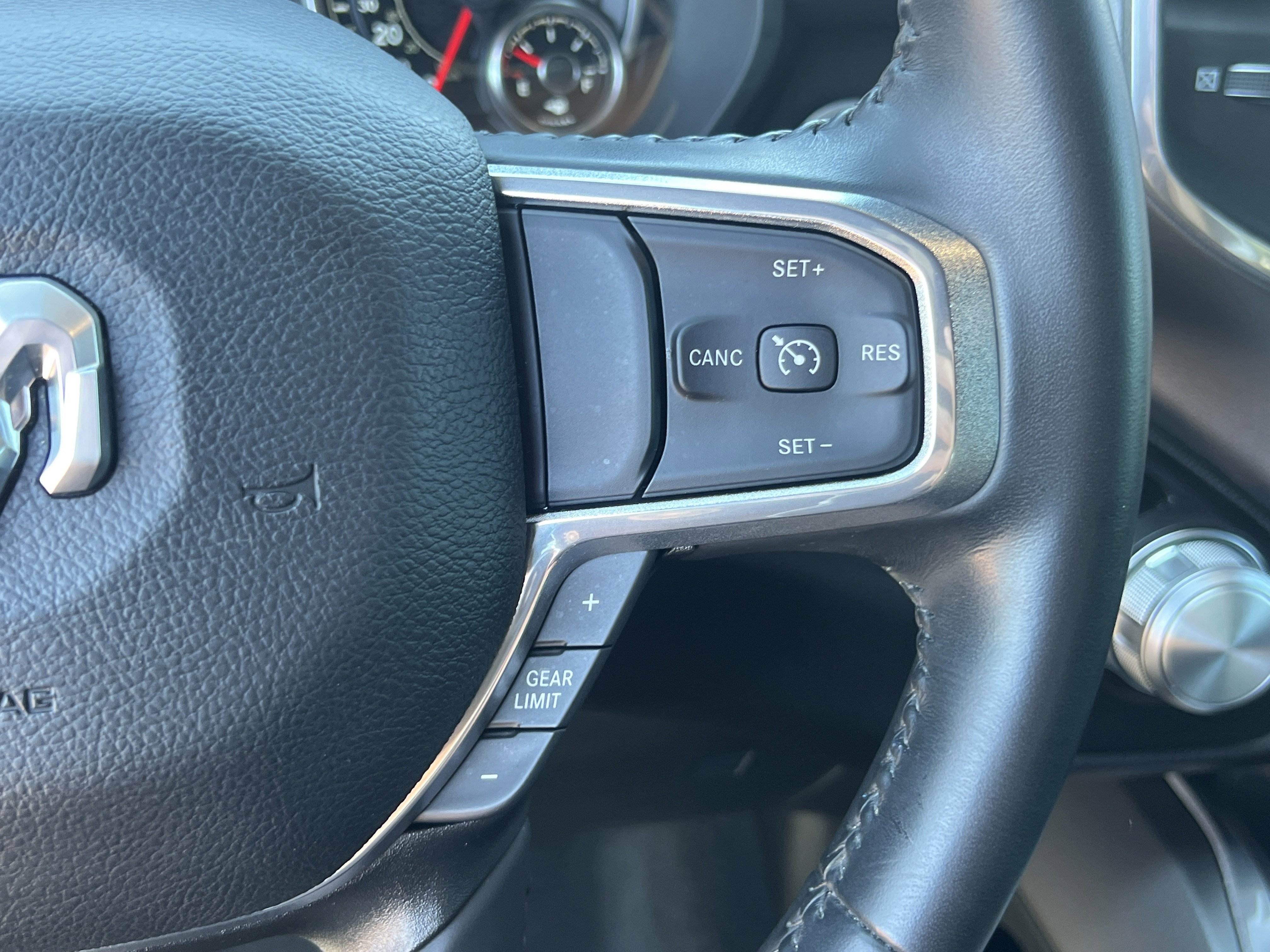 Used 2023 RAM 1500 Laramie AWD/4WD image 32