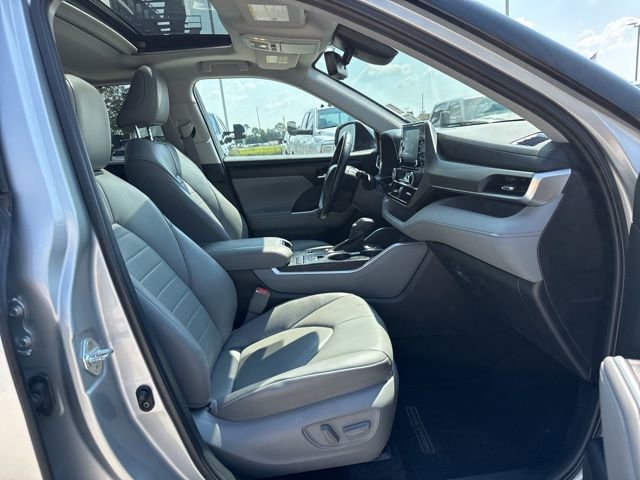 Used 2022 Toyota Highlander XLE image 34