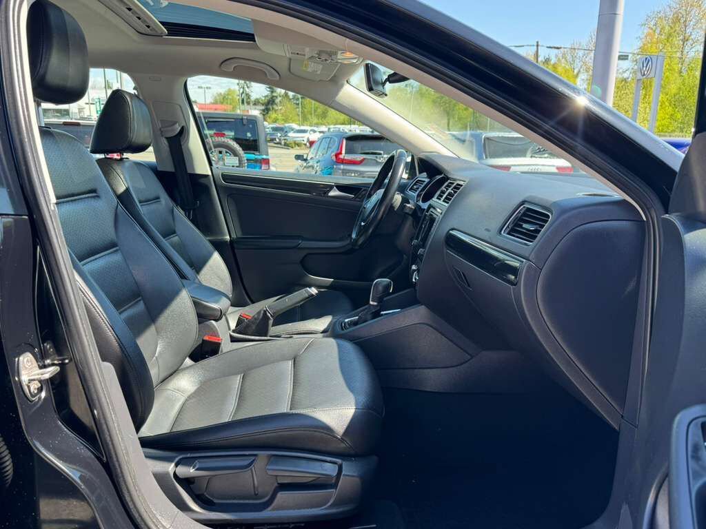 Used 2016 Volkswagen Jetta SEL FWD image 16