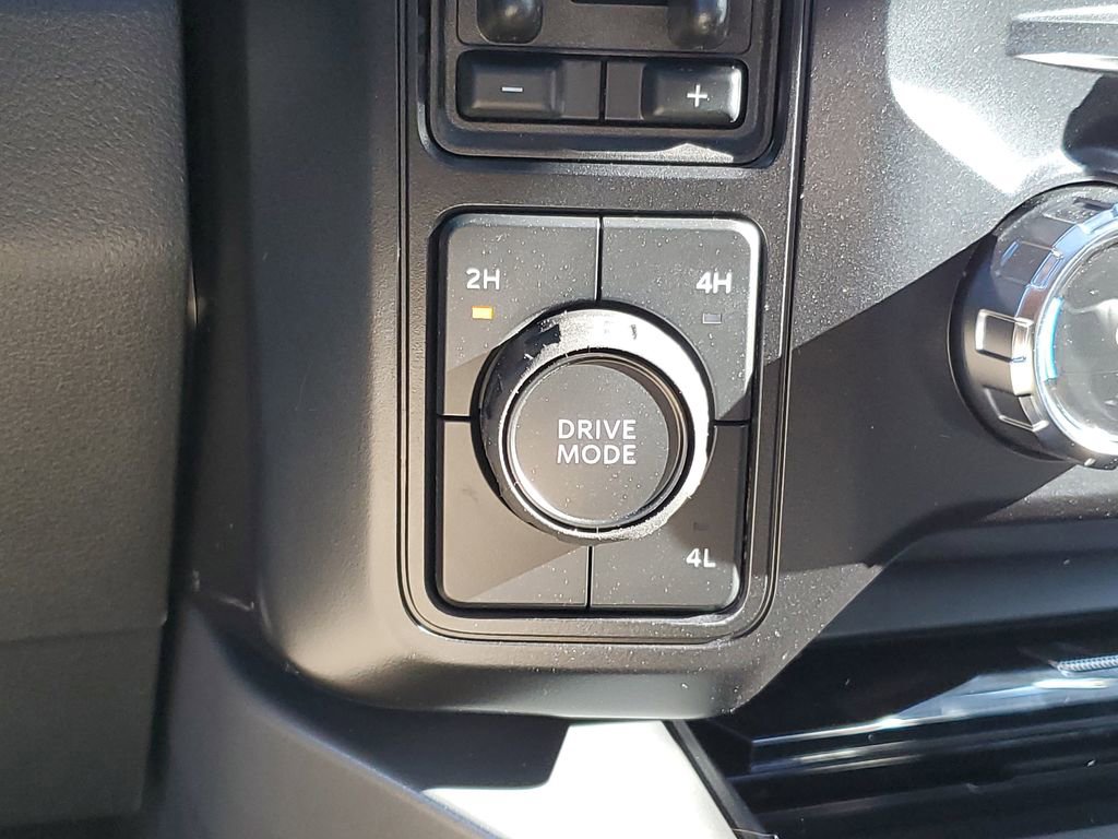 New 2026 Ford F350 Lariat w/ Black Appearance Package image 17