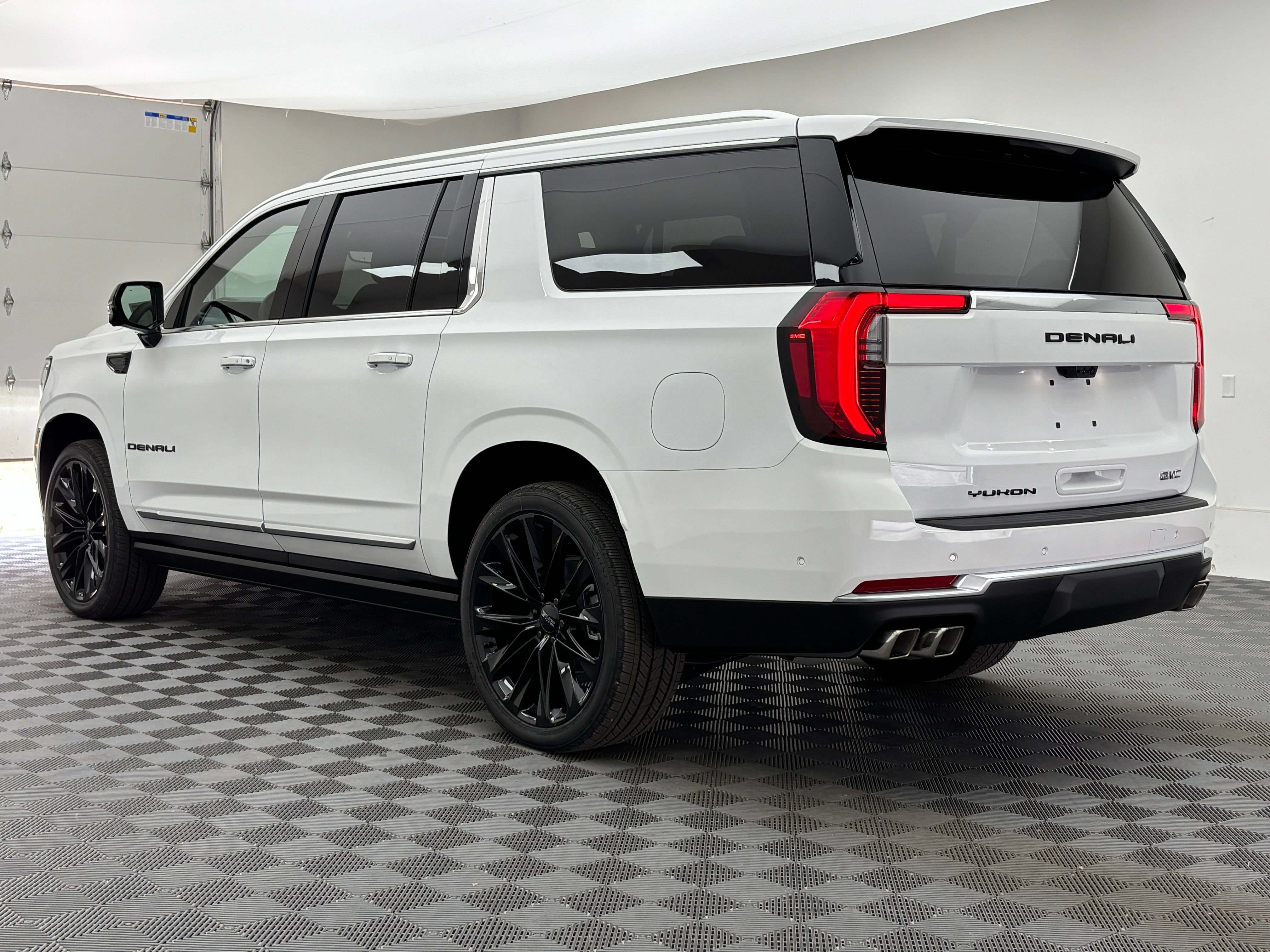 New 2026 GMC Yukon XL Denali w/ Denali Reserve Package AWD/4WD image 16