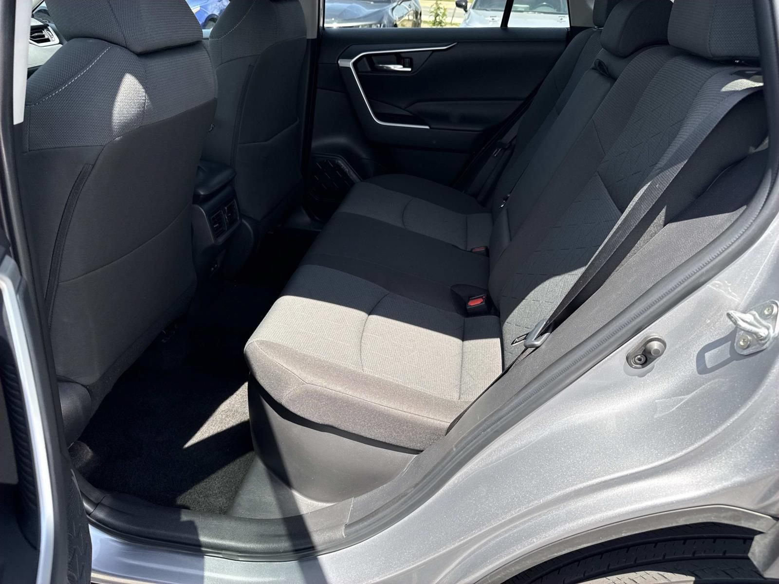 Used 2025 Toyota RAV4 XLE AWD/4WD image 28