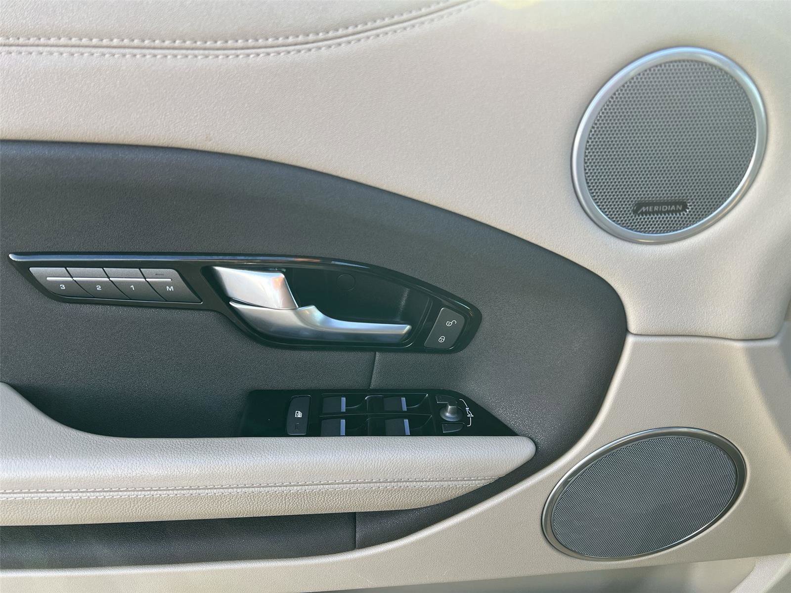 Used 2016 Land Rover Range Rover Evoque SE Premium image 10