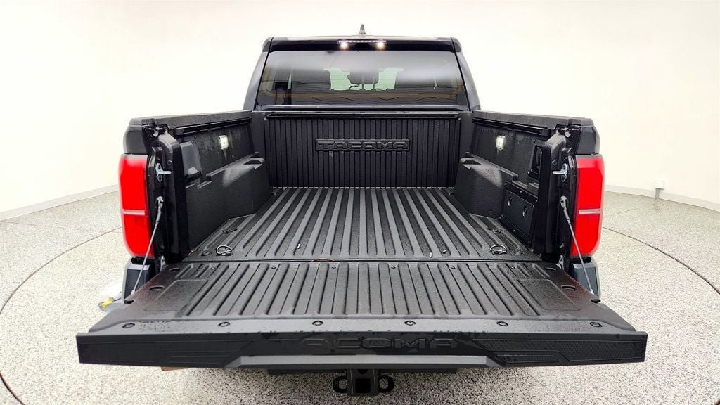Used 2025 Toyota Tacoma TRD Off-Road AWD/4WD image 20