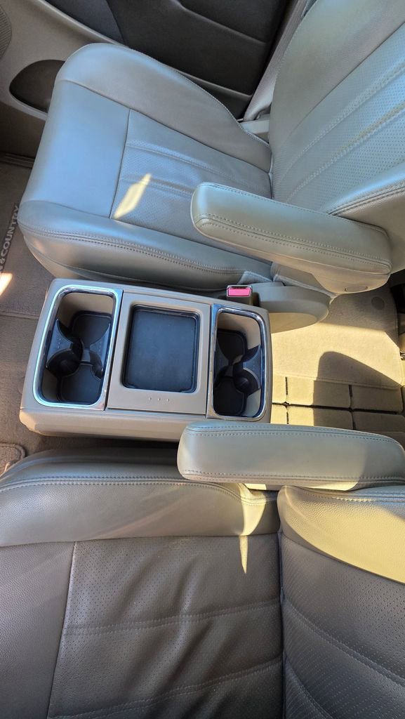 Used 2013 Chrysler Town & Country Touring-L w/ Entertainment Group #2 image 16