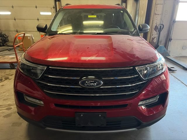 Used 2021 Ford Explorer XLT w/ Equipment Group 202A AWD/4WD image 2