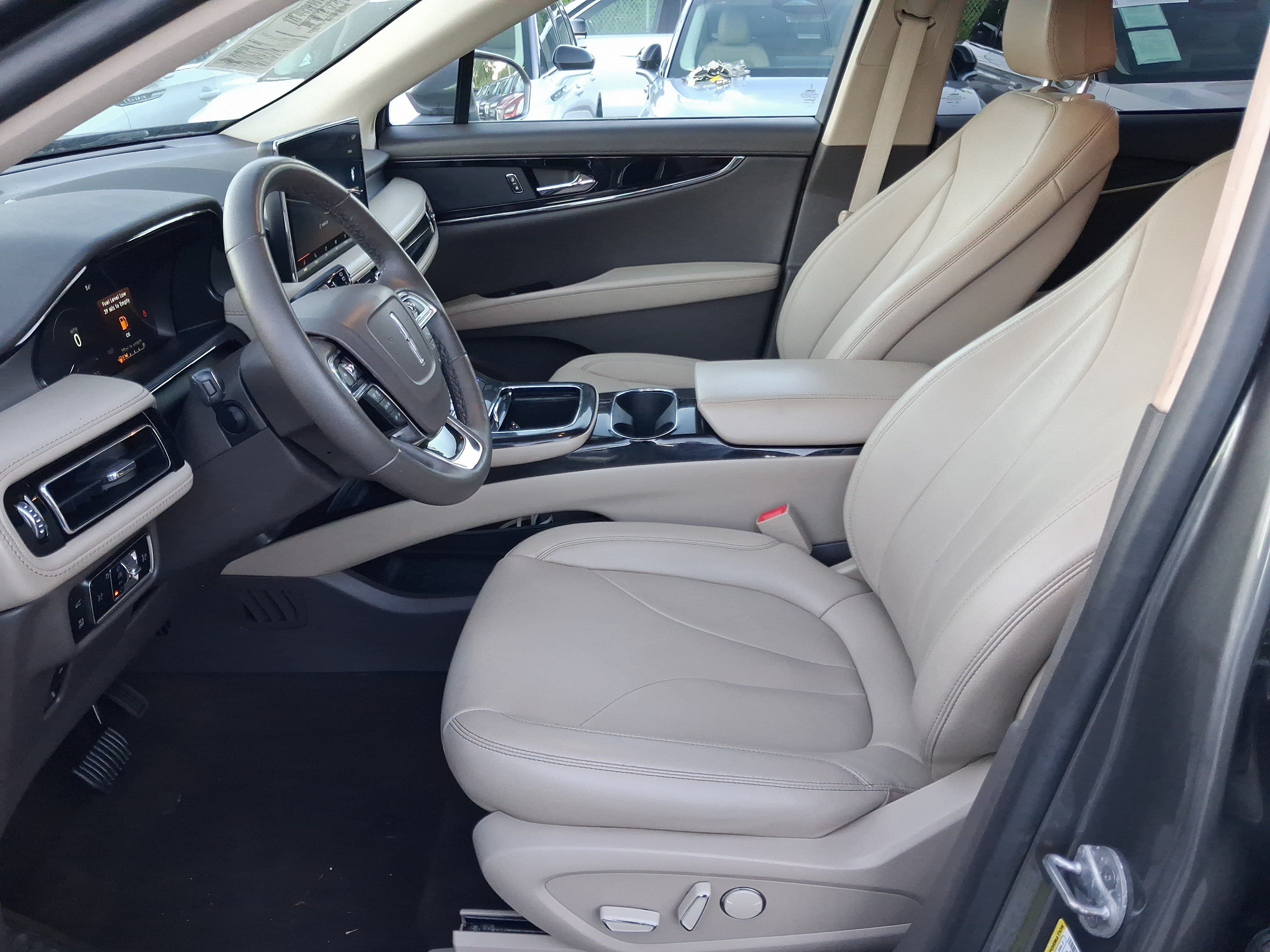 Used 2023 Lincoln Nautilus FWD image 12