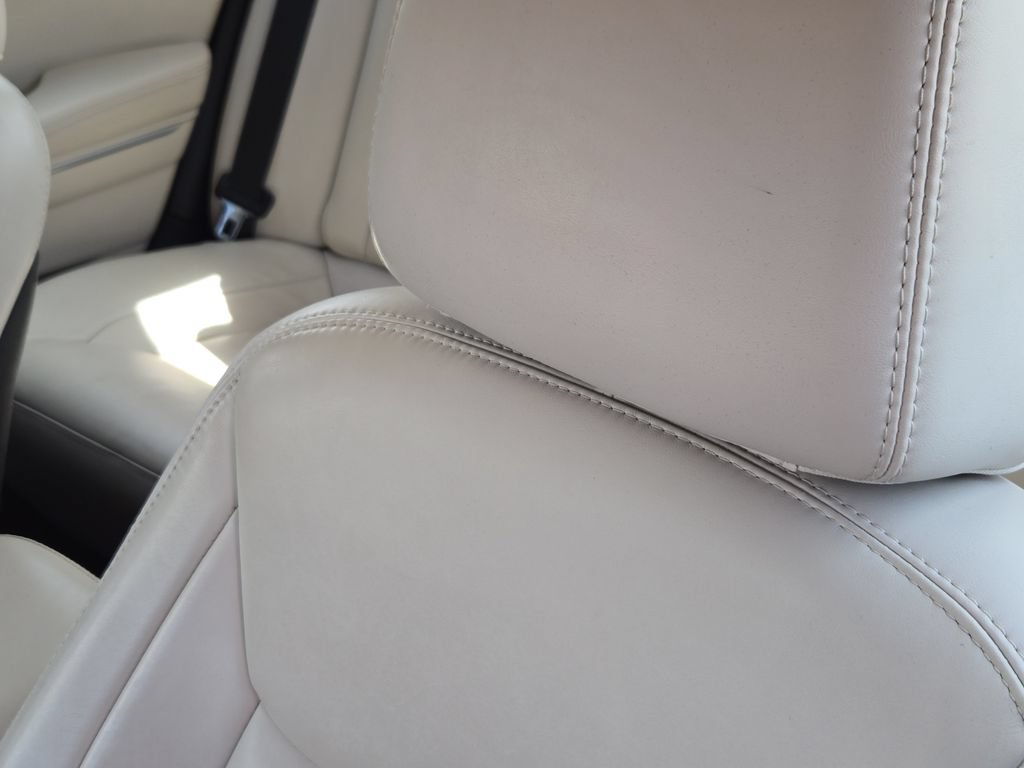 Used 2017 Chrysler 300 Limited RWD image 10