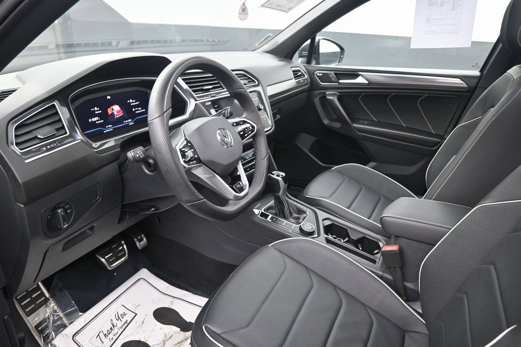 Used 2024 Volkswagen Tiguan SEL R-Line image 27