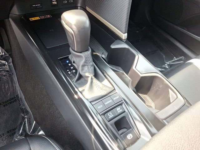 Used 2025 Toyota Camry SE FWD image 12