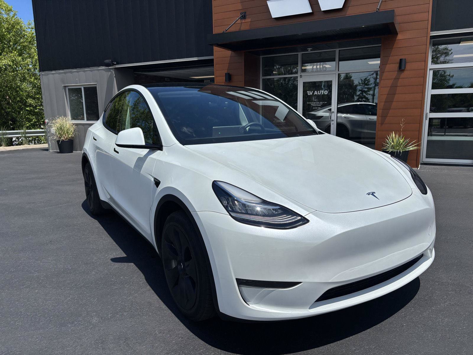 Used 2023 Tesla Model Y Long Range AWD/4WD image 3