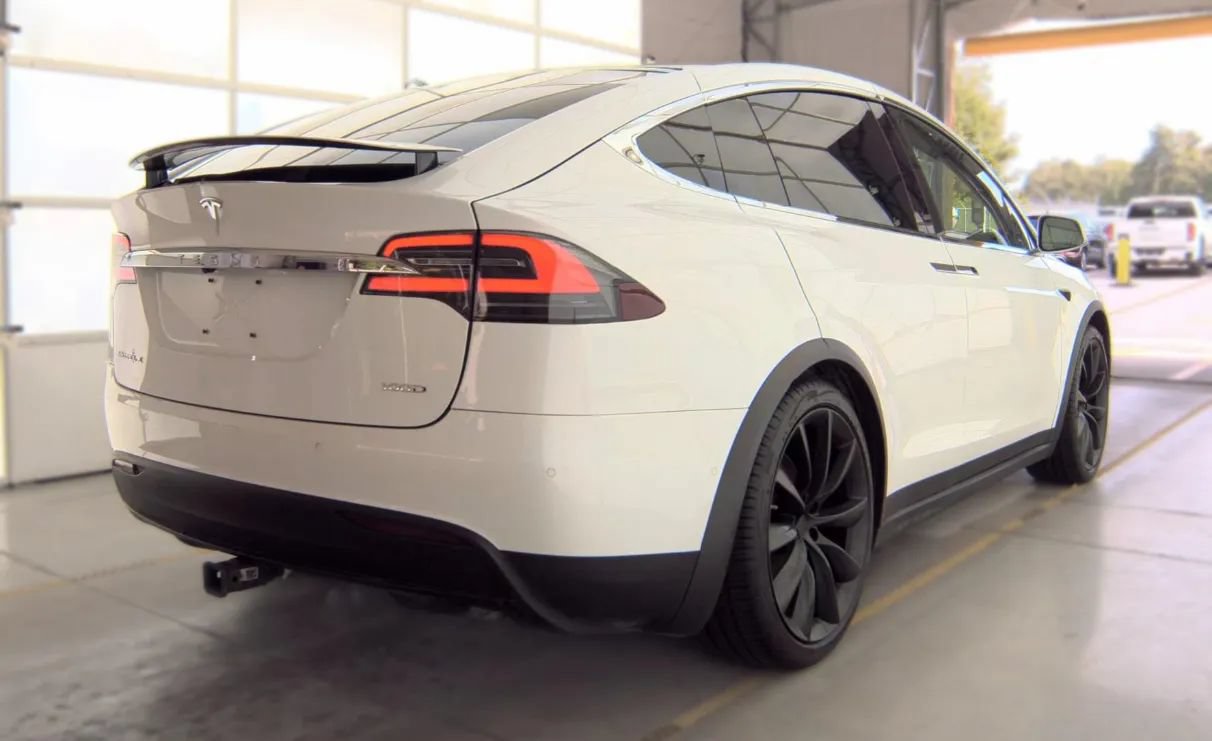Used 2018 Tesla Model X 100D AWD/4WD image 3
