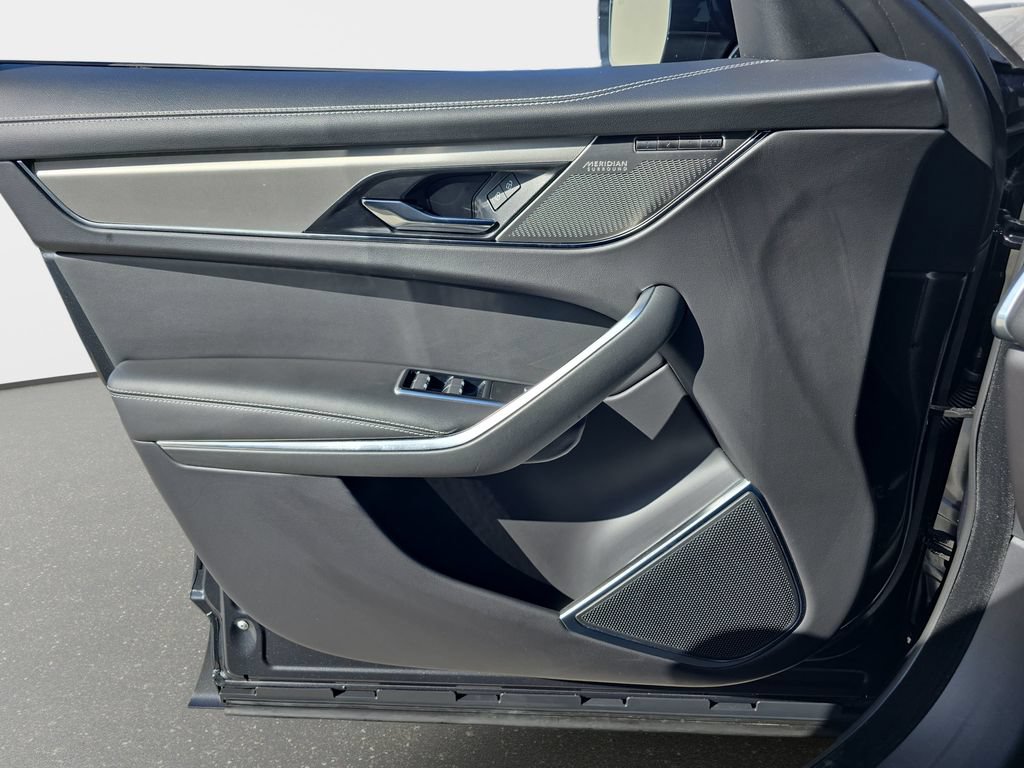 Certified 2025 Jaguar F-PACE R-Dynamic S AWD/4WD image 27