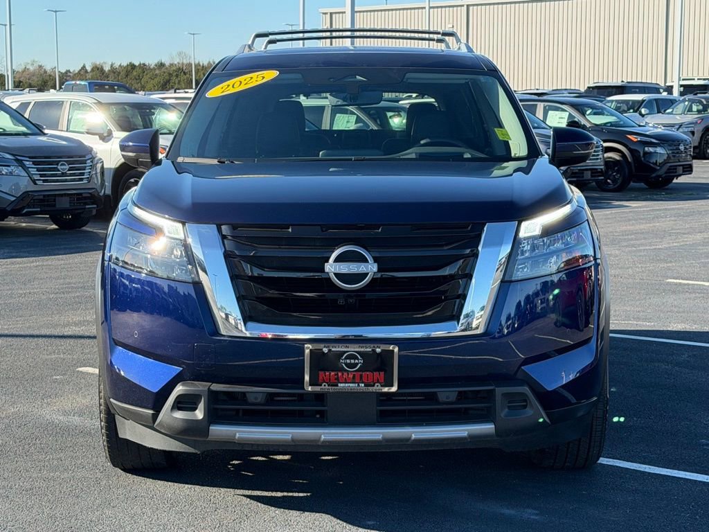 Used 2025 Nissan Pathfinder Platinum image 10