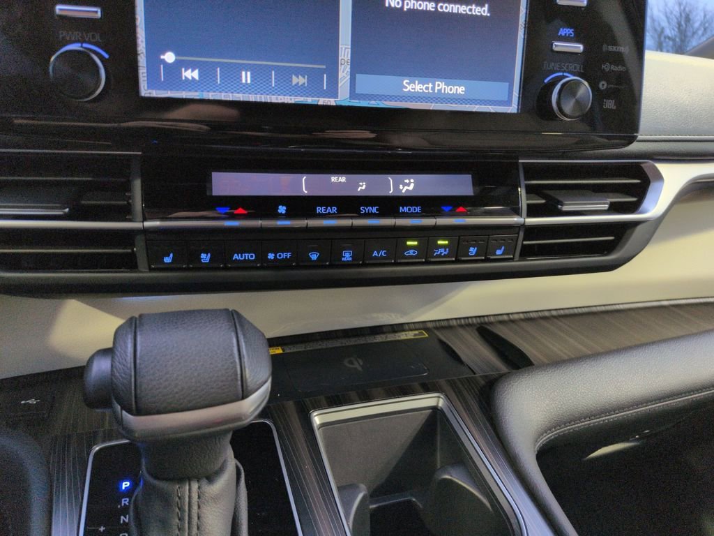 Certified 2024 Toyota Sienna Limited FWD image 18