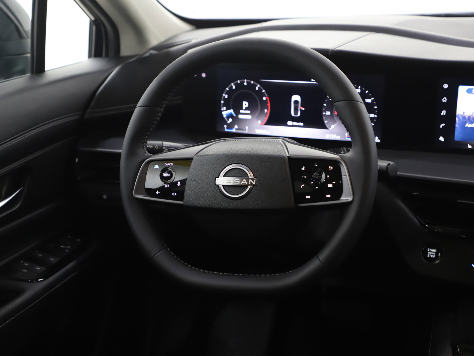 Used 2025 Nissan Murano SV image 14