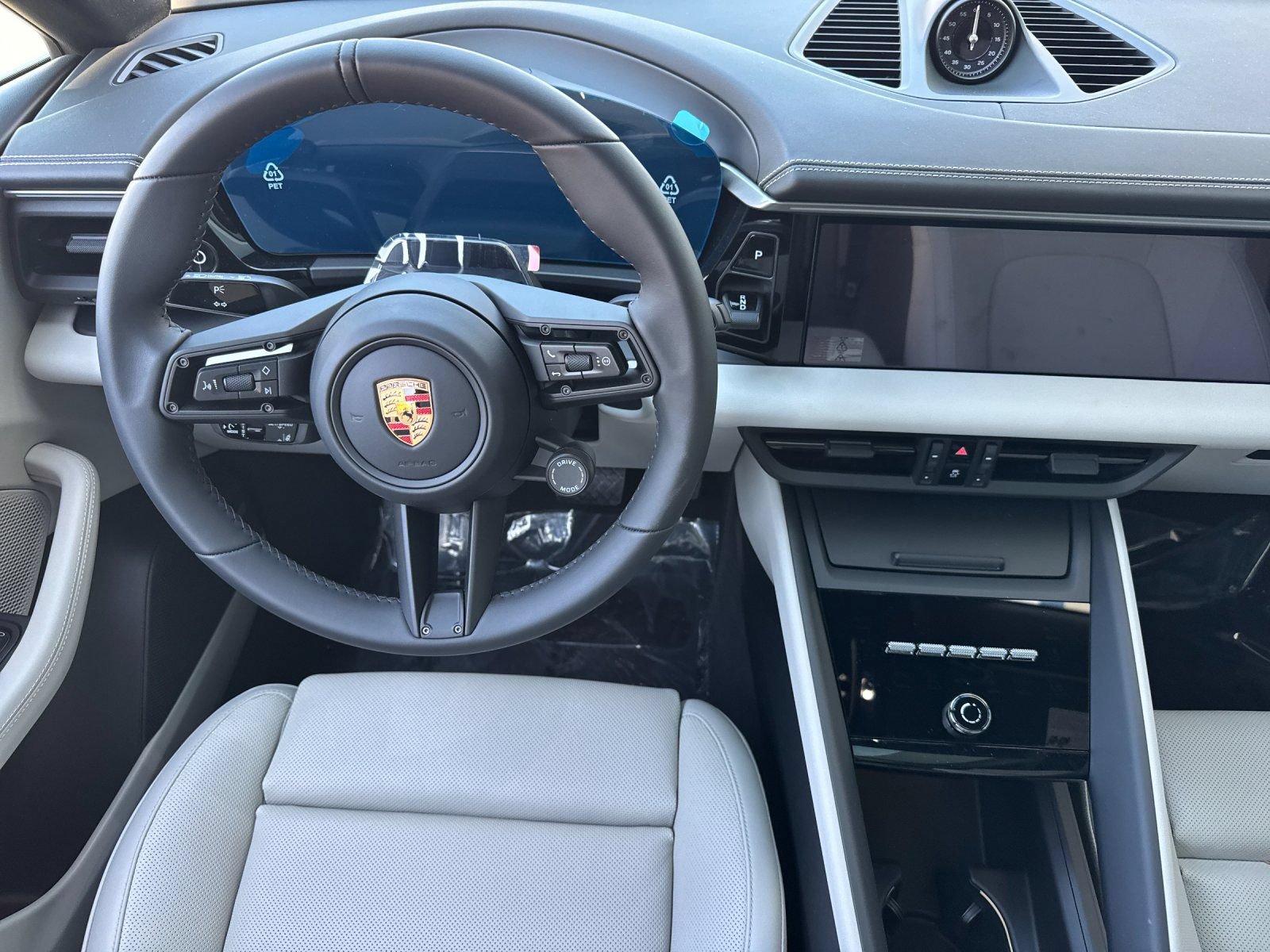 New 2026 Porsche Macan 4 Electric AWD/4WD image 14