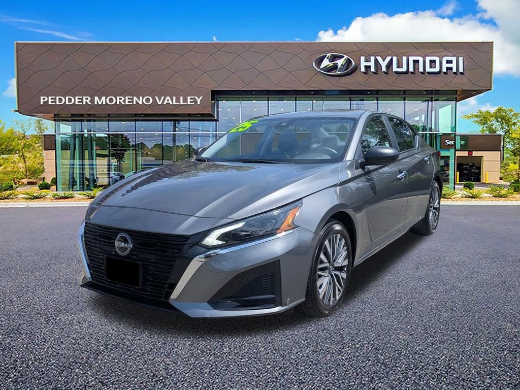 Used 2025 Nissan Altima 2.5 SV image 7