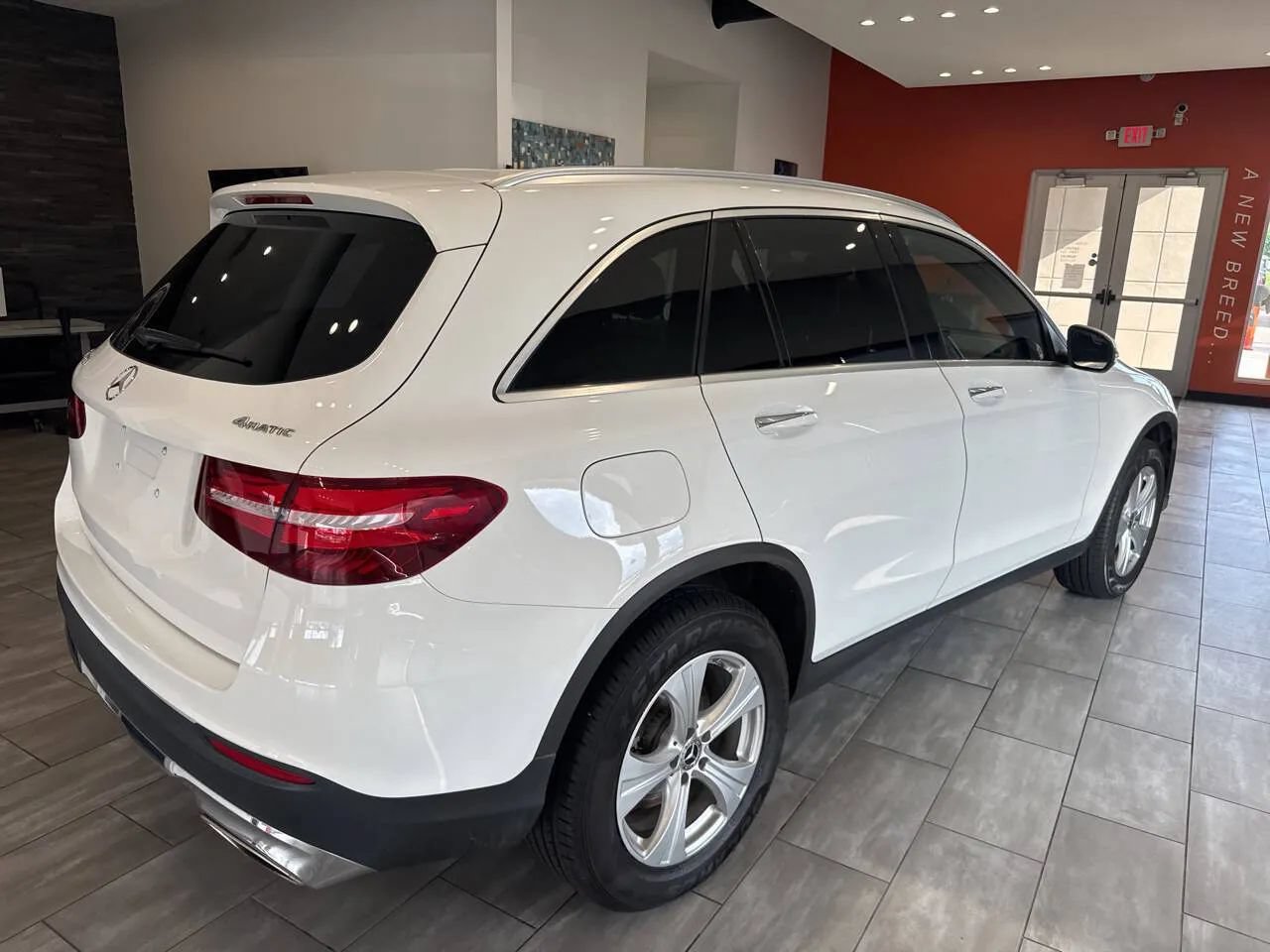 Used 2018 Mercedes-Benz GLC 300 4MATIC w/ Premium Package image 14